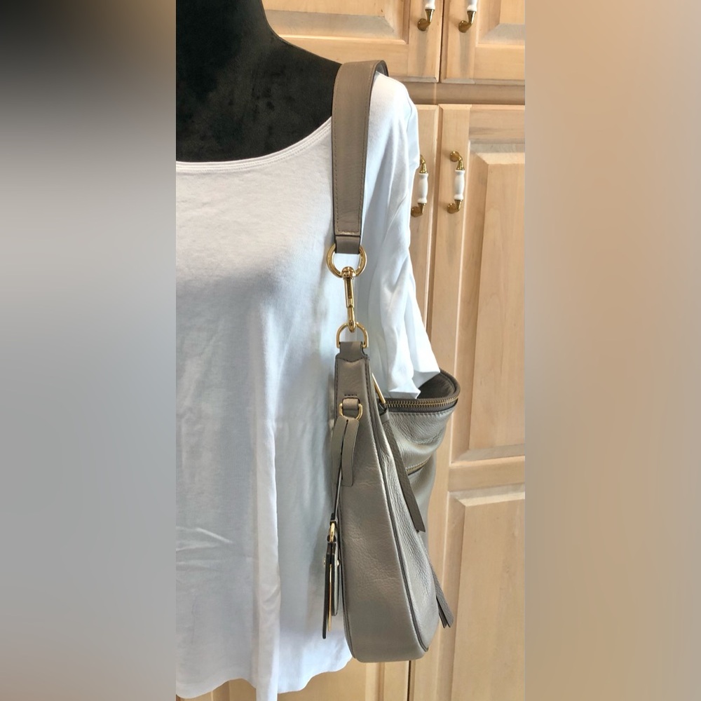 Marc Jacobs Gray Leather Hobo Bag with Gold Hardware - Picture 5 of 16